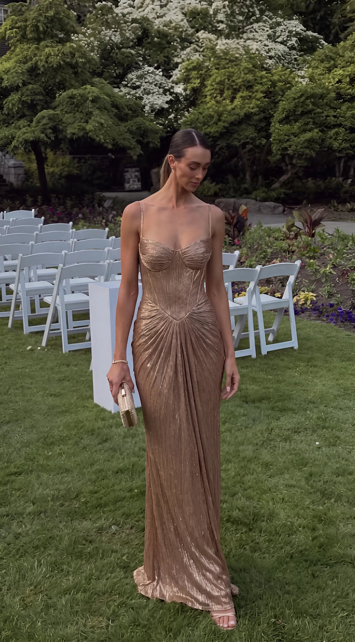 Women's Elegant Pleated Maxi Wedding Guest Dress with Sweetheart Neckline