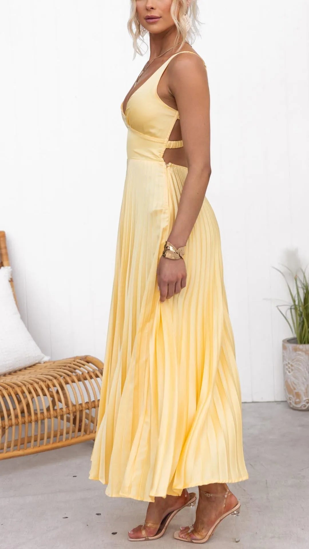 Women's Elegant Summer Maxi Wedding Guest Dress with Pleated Skirt